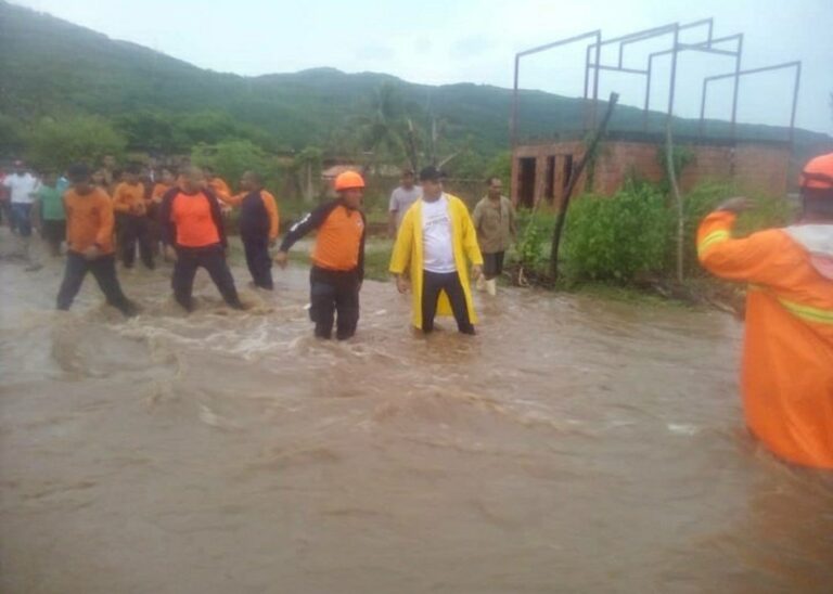 Sucre Se desbordó el río Cachamaure en San Antonio del Golfo