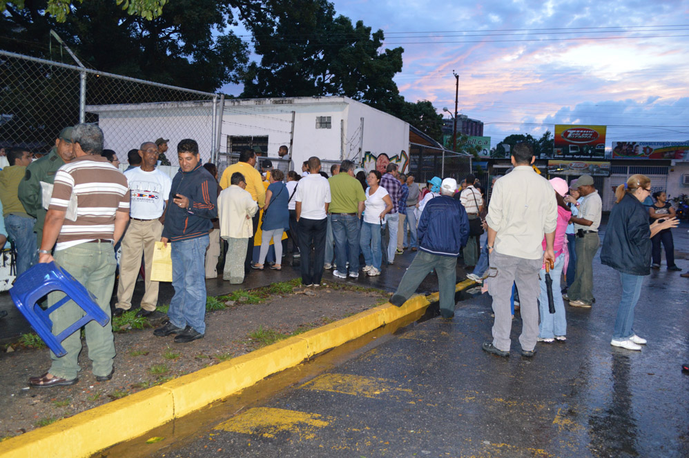 Carabobeños ejercen su derecho al voto