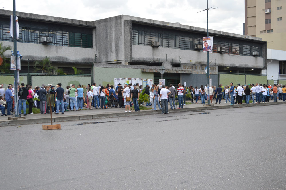 Carabobeños ejercen su derecho al voto