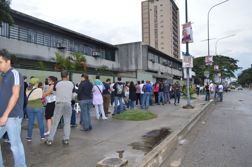 Carabobeños ejercen su derecho al voto