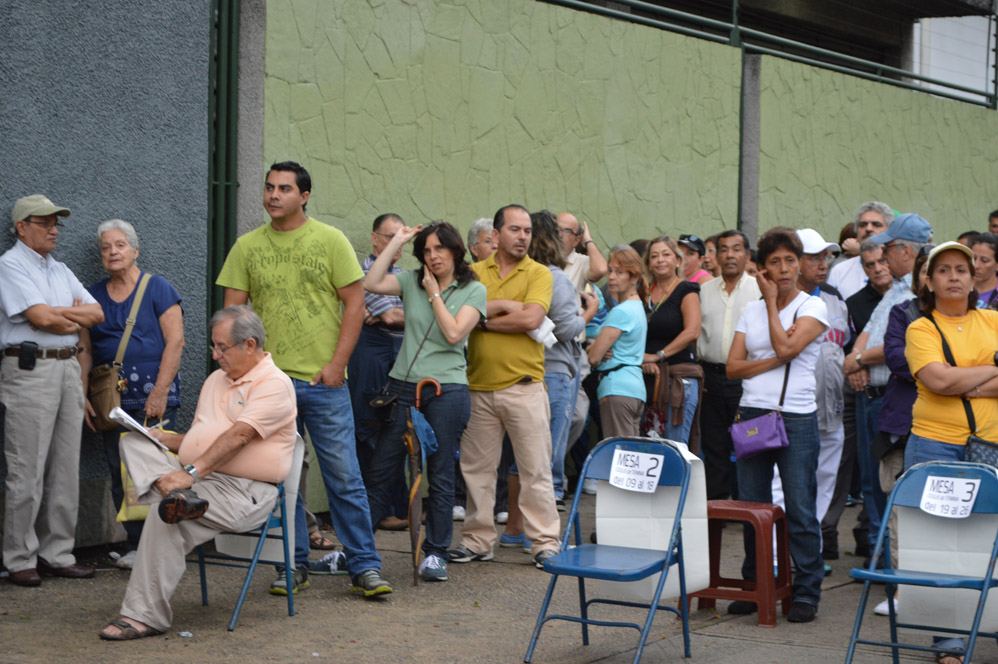 Carabobeños ejercen su derecho al voto