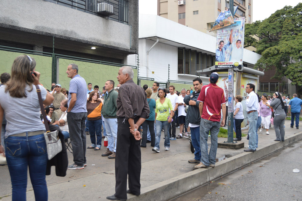 Carabobeños ejercen su derecho al voto