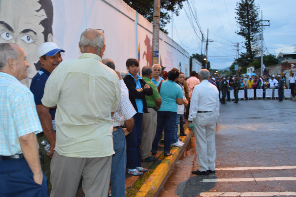 Carabobeños ejercen su derecho al voto