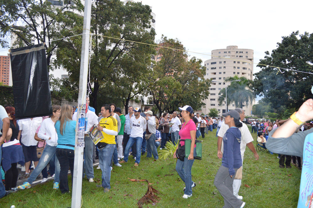 Carabobeños ejercen su derecho al voto