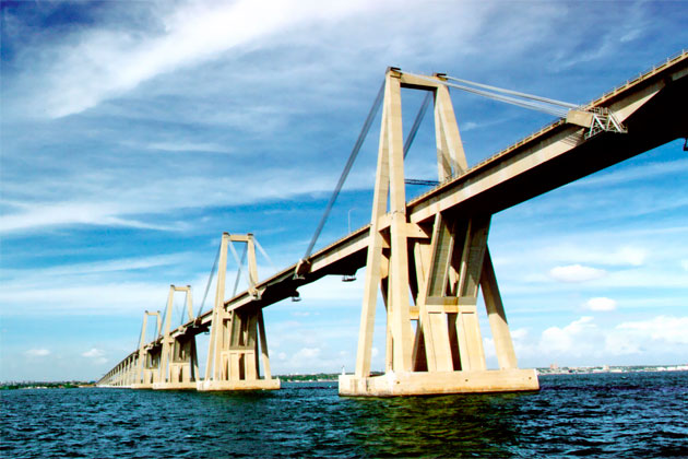 puente Lago de Maracaibo cerrado