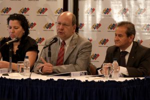 Rector Vicente Díaz criticó cambio de votación