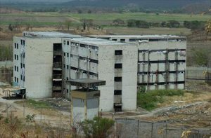 mil 800 reclusos de la cárcel de Tocorón