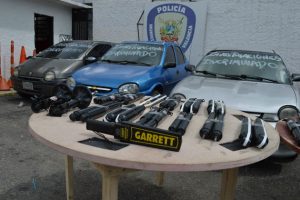 detienen 15 trabajadores