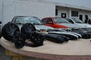detienen 15 trabajadores