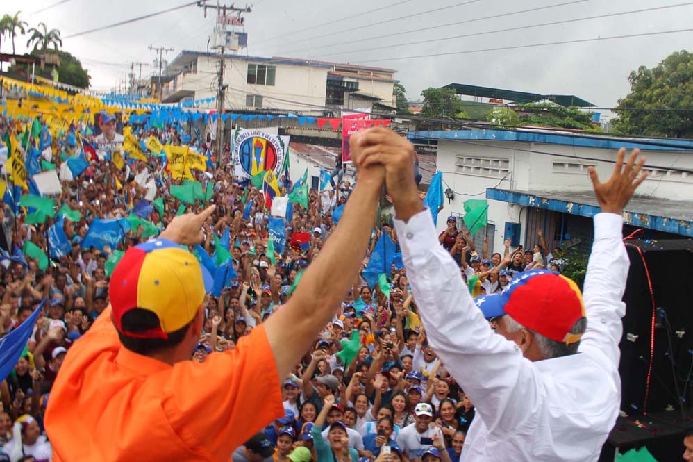 Capriles desde Mérida pidió “expresar su inconformidad en las urnas electorales el 8D”