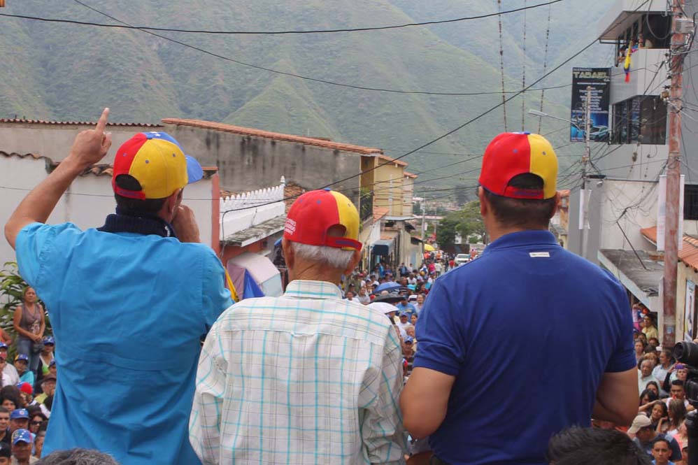 Capriles desde Mérida pidió “expresar su inconformidad en las urnas electorales el 8D”