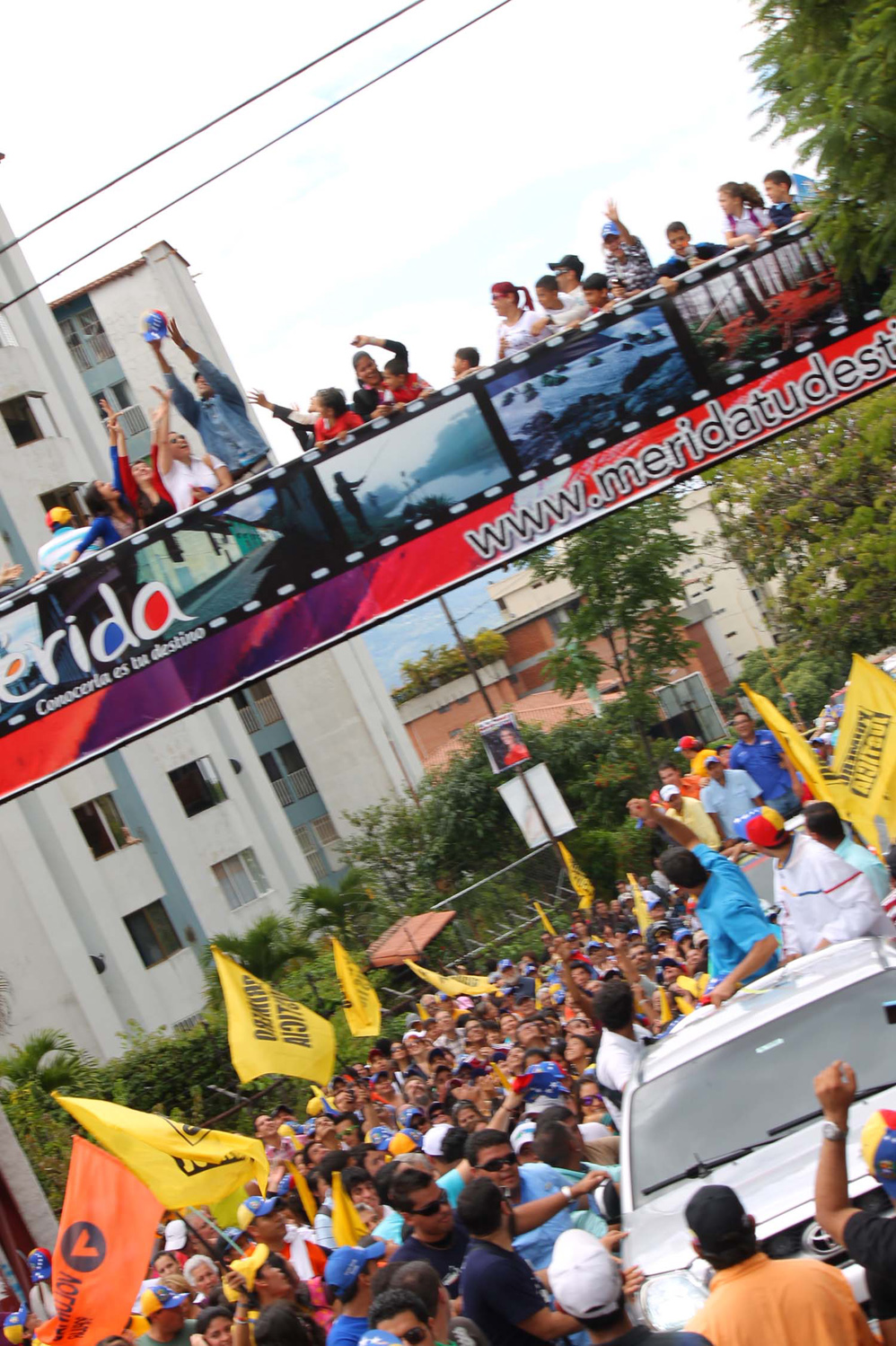 Capriles desde Mérida pidió “expresar su inconformidad en las urnas electorales el 8D”