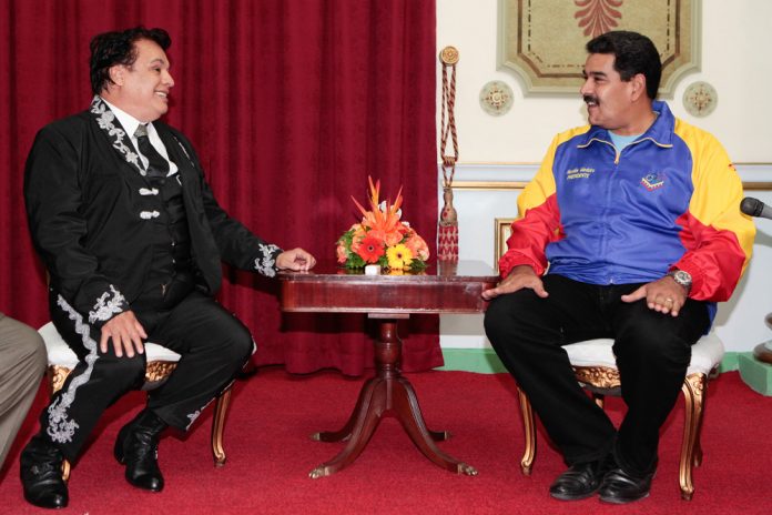así recibió Maduro a Juan Gabriel