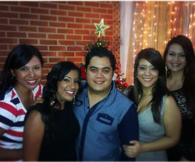 Mario Ricardo Escobar junto a su familia 