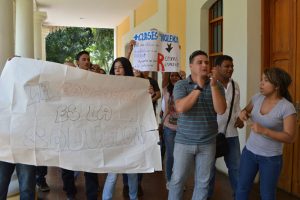 Estudiantes de la UC exigen reinicio de clases