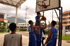 Trotamundos compartió cancha