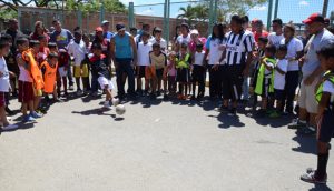 con mas de 300 jovenes 