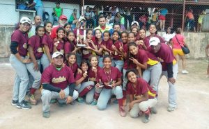 titulo tricampeon kickingball