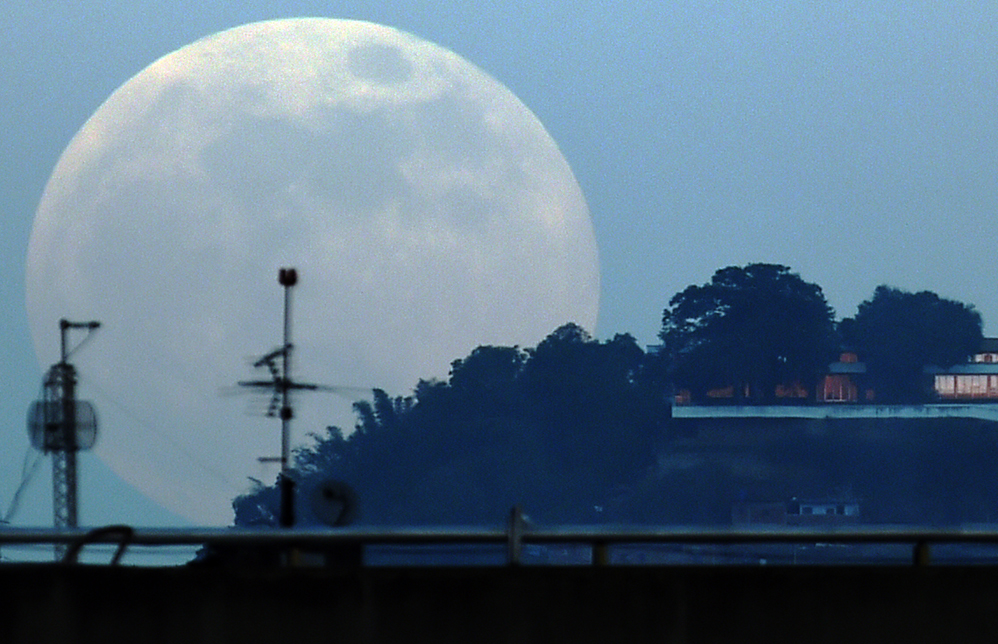 ¡Majestuoso! Así fue el último eclipse lunar del año visto en Venezuela