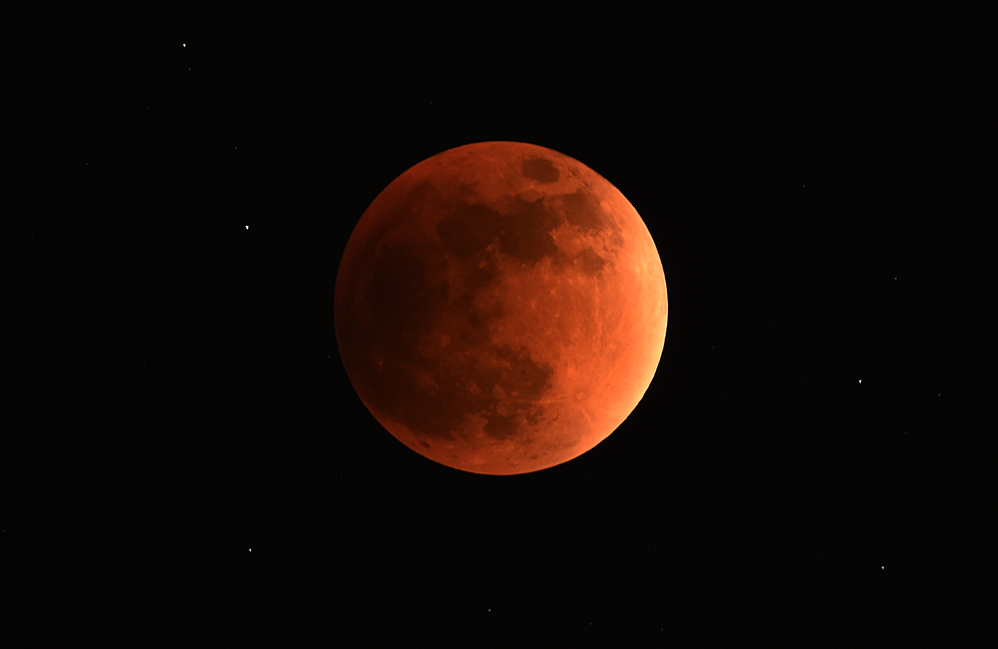 ¡Majestuoso! Así fue el último eclipse lunar del año visto en Venezuela