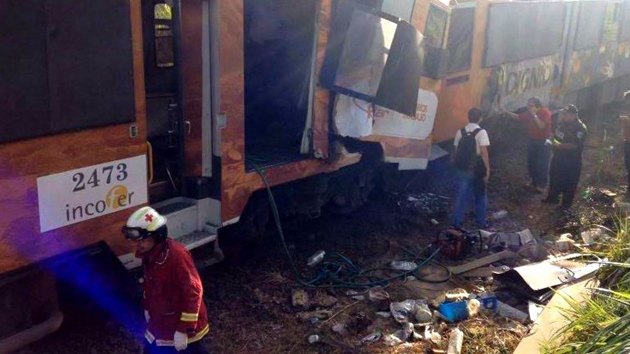 brutal choque entre dos trenes2