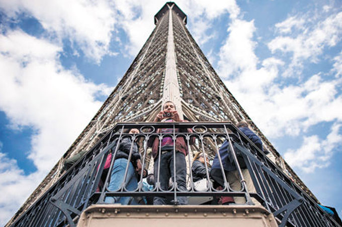 Torre Eiffel celebra su aniversario 