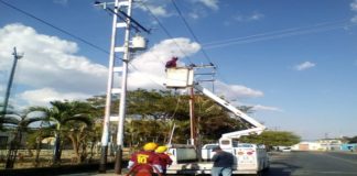 Reactivan postes de iluminación en urbanización La Isabelica.