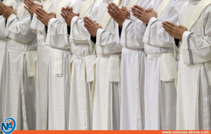 sacerdotes abusar sordos- Noticias Ahora
