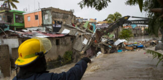 Laura se aleja de Cuba convertida en huracán - NA