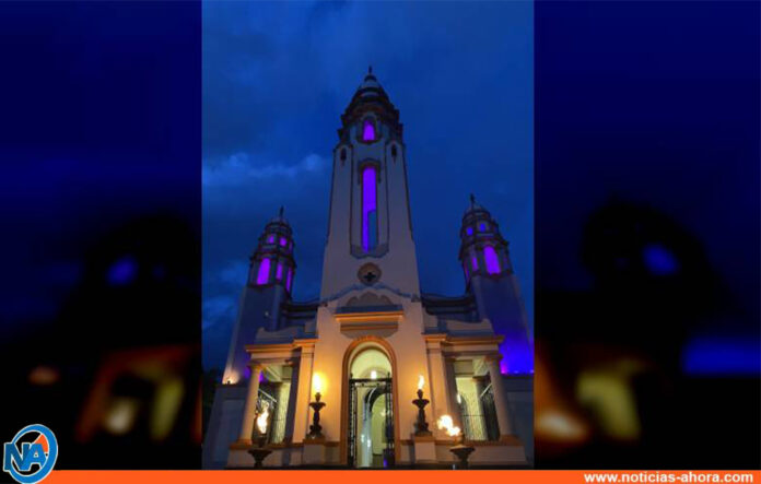 Encienden luz violeta en el Panteón - Noticias Ahora