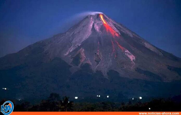 Erupción del volcán en Indonesia