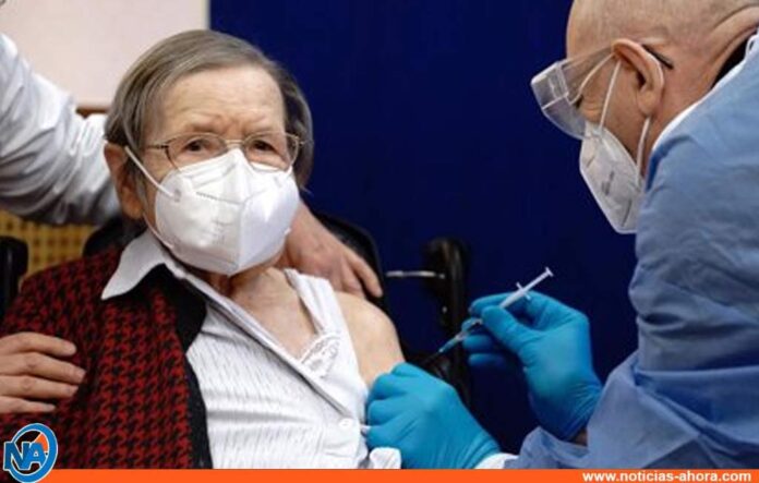 Grecia comienza a vacunar a los ancianos - Noticias Ahora