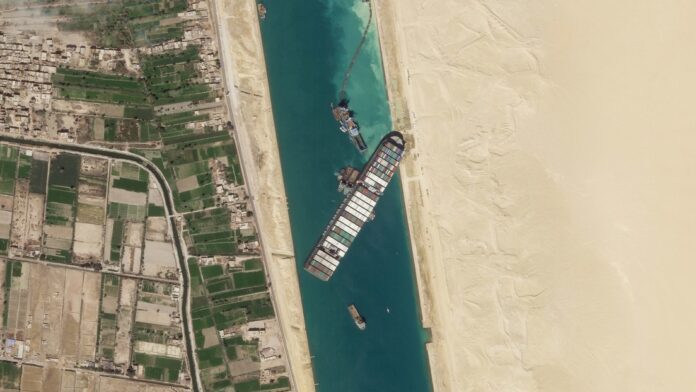 Inmovilización del Canal de Suez amenaza al comercio