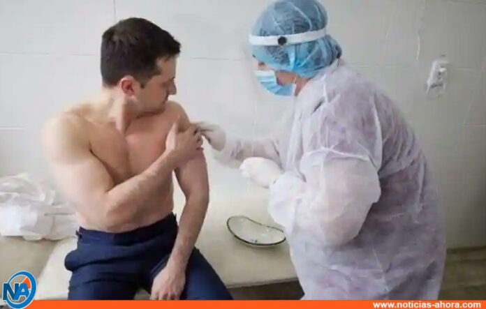Presidente de Ucrania se vacuna - Noticias Ahora