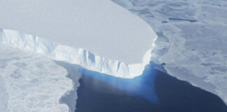 Iceberg se desprende de la Antártida - Noticias Ahora