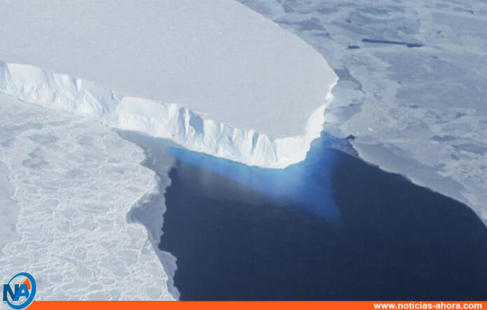 Iceberg se desprende de la Antártida - Noticias Ahora