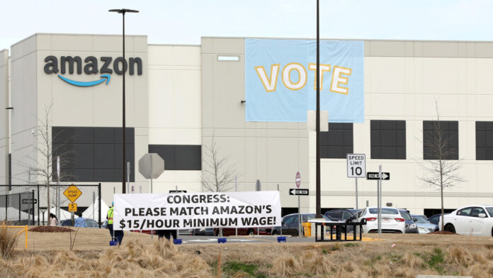 Empleados de Amazon rechazan sindicato 