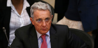 Álvaro Uribe incita a la violencia en Twitter