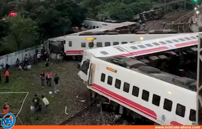 Tren descarrilado en Taiwán - Noticias Ahora