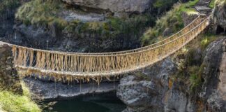 último puente colgante de la época inca