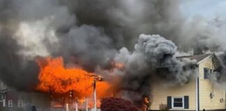 Mujer prende en fuego su casa en EE.UU 