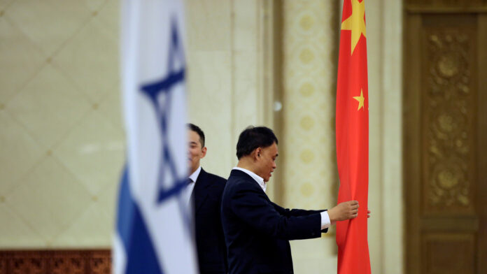 China insta a Palestina e Israel para negociaciones
