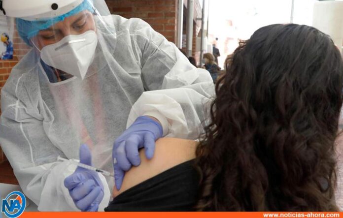 Joven italiana fue accidentalmente vacunada - Noticias Ahora
