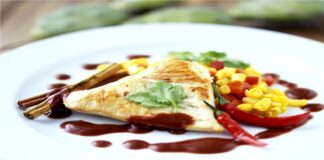Pollo con salsa de chocolate picante