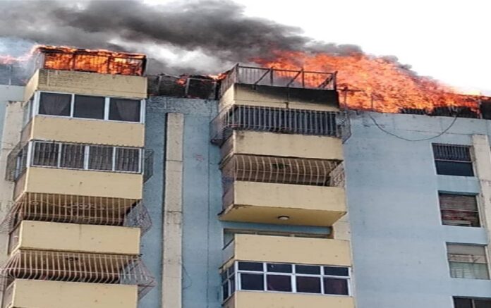 incendio consume penthouse