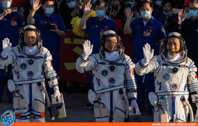 China envía a tres astronautas al espacio - Noticias Ahora
