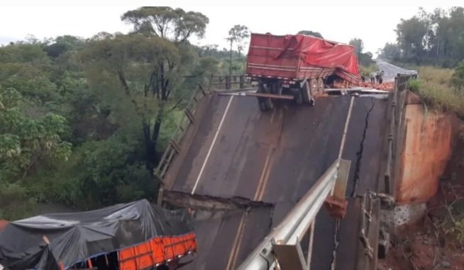 derrumbe de puente en Paraguay