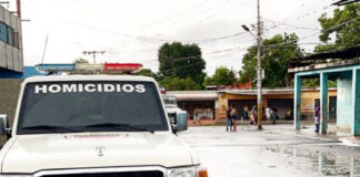 Lo asesina en una fiesta