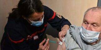 Vacunación de adultos mayores en Francia - Noticias Ahora