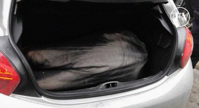 cadáver de un venezolano dentro de un carro